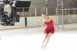 浅田真央、羽生結弦がロッテ新CMに登場!氷上の美しい演技を披露 画像