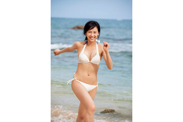 現役女子高生モデル・海老沼さくら、大人びたプロポーションと無邪気な笑顔で 画像