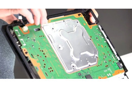 ソニーが「PS4 Pro」の“分解映像”を大公開! 画像