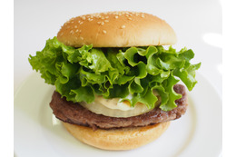 フレッシュネスバーガー、「黒毛和牛バーガー&チーズバーガー」12月1日から発売開始! 画像