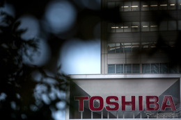 東芝が半導体事業を分社化、外部から資金調達へ