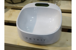 グラム表示もしてくれるペット用食器「PETKIT」がデモ中