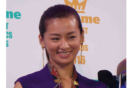 尾野真千子、「妖怪苺女優」と呼ばれる!猛烈な食いっぷり披露 画像