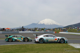 AKB48・太田奈緒がチェッカーフラッグ！SUPER GT 第2戦に9万2100人来場!!