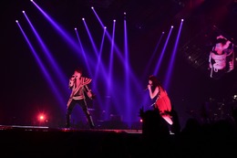 T.M.Revolutionライブに水樹奈々がサプライズ登場! 画像