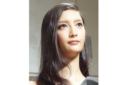 菜々緒、スイムウェア着用で美くびれを披露!「かっこいい」「素敵です」 画像