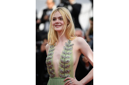 目のやり場に困る!エル・ファニングがセクシー過ぎる衣装でカンヌに登場 画像