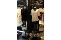 T by アレキサンダー ワンのポップアップショップが東京、大阪にオープン。限定Tシャツからイルカまで登場! 画像