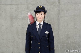 橋本環奈、フジ連ドラヒロインに!『警視庁いきもの係』で制服姿披露 画像