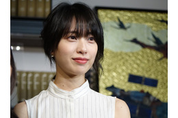 戸田恵梨香の制服姿に「足細い!!現役いける」の声 画像