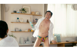 「乳首ドリル」の次は「そんなの関係ねぇ!」西岡徳馬、CMで小島よしおとネタを披露! 画像