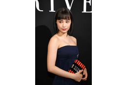 広瀬すず、パリで大人セクシーなドレス姿を披露!「刺激が強すぎます」「美し過ぎる!」 画像