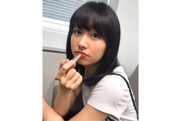ももクロ玉井詩織、佐々木彩夏の「彼女とデートなう」ショットを公開! 画像