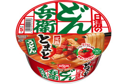 トマトのうまみが口いっぱいに広がる「どん兵衛 完熟とまとうどん」が新登場! 画像