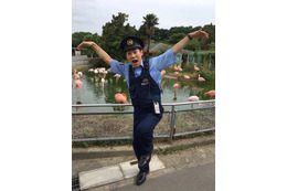 だいすけお兄さん、警官姿で動物ポーズ公開!ツアーもアピール 画像