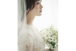 貫地谷しほり、ウエディングドレス姿を披露!結婚相手に求めるものも告白 画像
