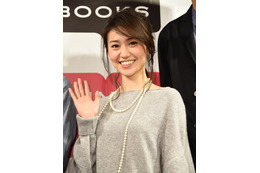 大島優子、プールサイドの水着ショットを公開!「お洒落でかわいい」と反響 画像