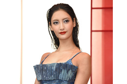 菜々緒、ビキニ姿で女豹のポーズを披露!「ごちそうさまでした」と反響 画像