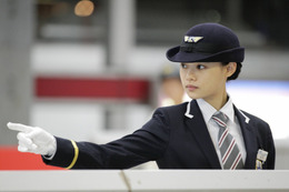 杉咲花、ドラマ『刑事ゆがみ』にゲスト出演!駅員制服で「気持ちが引き締まった」 画像
