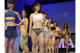 美魔女18名が水着で登場!スタイルの良さに会場からため息も 画像