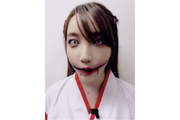 ざわちん、背筋も凍る口裂け女メイクを披露! 画像