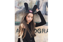 加治ひとみ、裸ジーンズ姿がクールすぎる!ジャケ写オフショット公開 画像