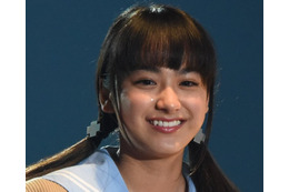 平祐奈、“インドの代官山”で見事なY字バランス披露! 画像
