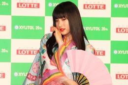 土屋太鳳、現代版『かぐや姫』の衣装で艶っぽい表情を披露! 画像