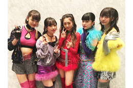 フェアリーズ、『FNS歌謡祭』で新曲初歌唱!荻野目洋子とコラボも 画像