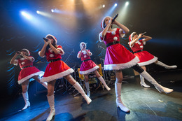 ベイビーレイズJAPANライブ、サンタ衣装で大盛り上がり! 画像