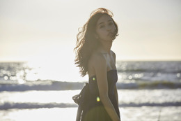 板野友美、2月に写真集&ニューシングル発売へ 画像