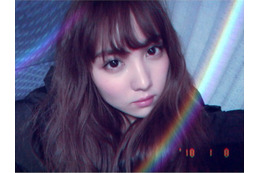 石川恋、“虹フィルター”加工自撮りが「かわいい」の声多数!E-girlの楓との2ショットも 画像