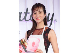 堀田茜、エプロン姿で「恥ずかしい」と悲鳴!25歳になり恋愛に焦りも? 画像