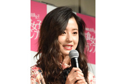 朝比奈彩、写真集のお気に入り美脚カット公開! 画像