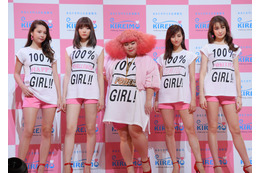 堀田茜&八木アリサ&Niki&藤井サチ、ショーパンスタイルで美脚披露……輝く秘訣は? 画像