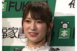 NMB48・吉田朱里、上目遣いで谷間チラリなセクシーショット公開！ 画像