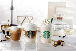 スタバから「白い」コーヒーが楽しめる2商品！ 画像