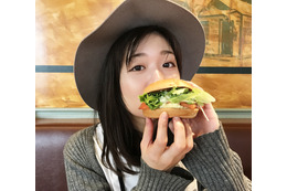 ヘルシーファット?フレッシュネスバーガー「サーモンアボカドサンド」を食べてみた 画像