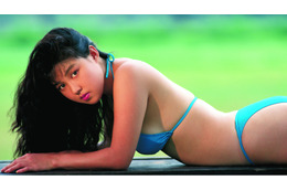 元祖巨乳グラビアアイドル・堀江しのぶさんの未公開カットが掲載!メモリアル写真集が発売 画像