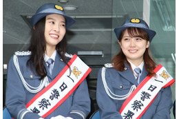奥仲麻琴と山下永夏が「1日警察署長」に就任！女性警察官の姿を披露 画像