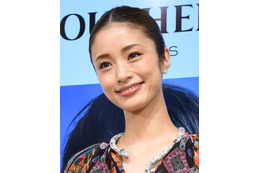 上戸彩、多忙だったデビュー当初「台本は7、8冊」スケジュールは3年先までびっしり! 画像