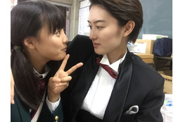 大友花恋、タキシード姿の高月彩良との2ショット公開!「私の心はドキドキしておりました」 画像