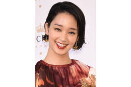 剛力彩芽、交際認める！「気づいたら年齢の差をこえて」 画像