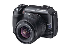 オリンパス、デジタル一眼レフカメラ「E-300」体感フェアを開催 画像