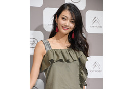 田中道子、美脚露出の大胆ドレスで登場!『西郷どん』出演は貴重な経験 画像