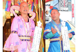 バイきんぐ・小峠と西村、渋谷のど真ん中に織姫と彦星の姿で登場!小峠「可愛くねえよ」と嘆き節! 画像