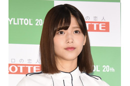 欅坂46・渡邉理佐の縁側浴衣ショットにファン「可愛すぎ」「和装素敵です」 画像