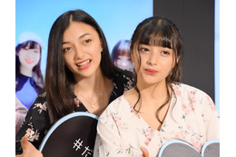 大胆ビキニで水着グラビアデビューの美人姉妹・エリカ&マリナ、タレント活動に意欲 画像
