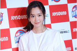 桐谷美玲、三浦翔平との「交際順調？」質問に笑顔で“こくん” 画像