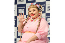 小池栄子、肉ケーキ食べる渡辺直美に驚き!「食べっぷりすごい」 画像